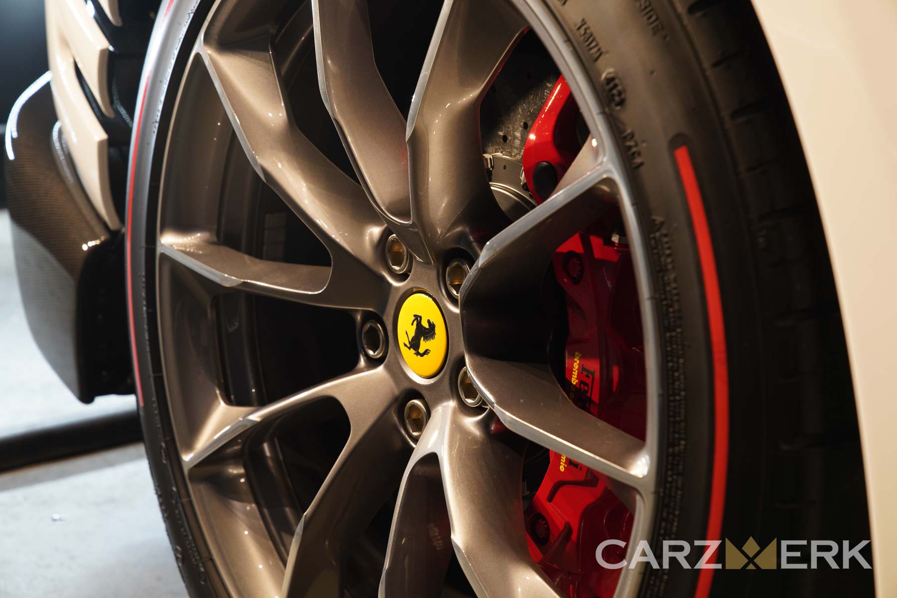 2022 Ferrari 812 Competizione - Bianco Cervino - Rear wheels and red stripe tires