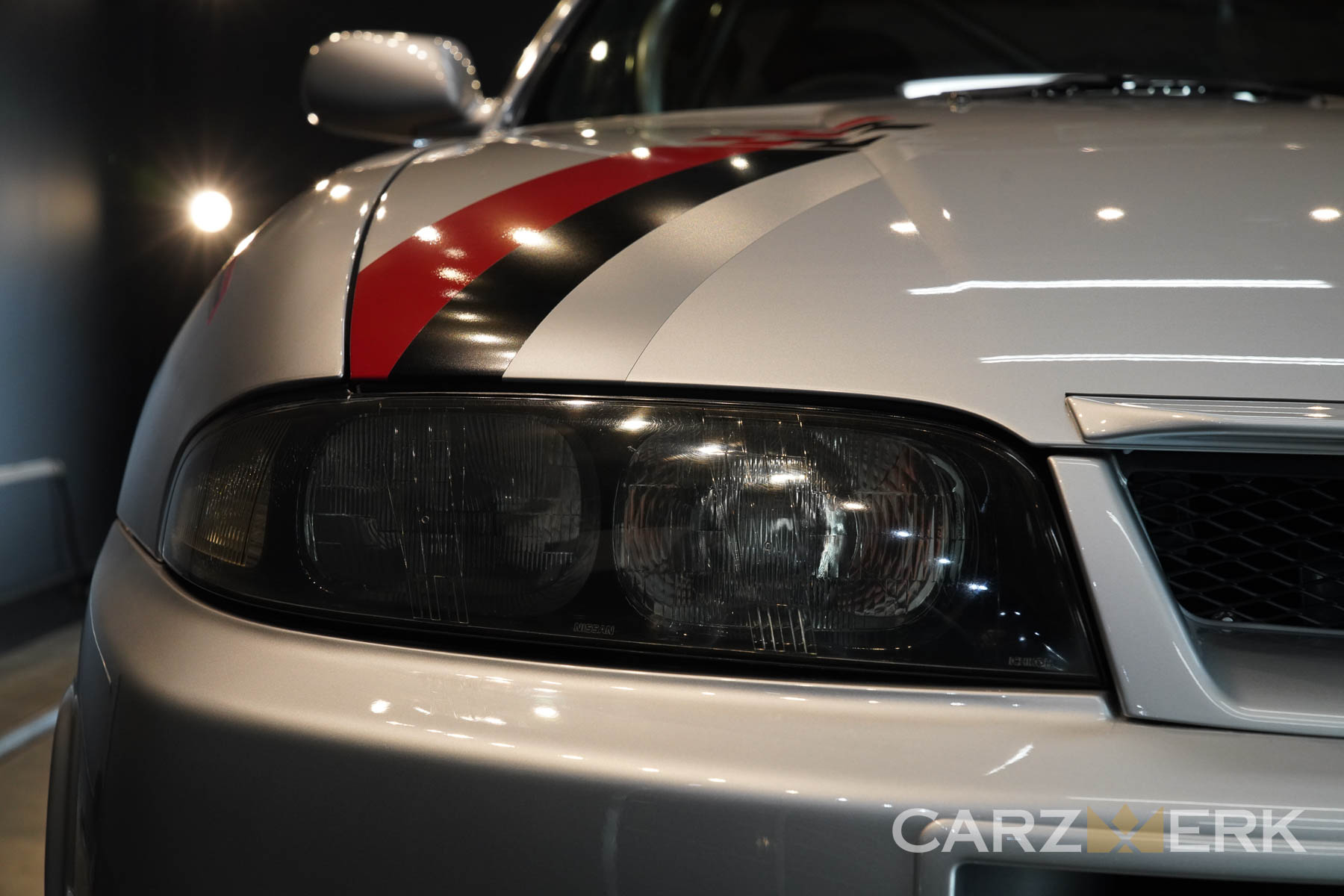 1995 Nissan GTR33 V-Spec | BCNR33 Spark Silver Metallic - Front passenger headlight