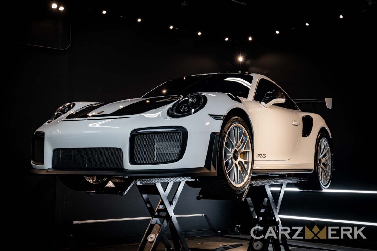Porsche GT2RS with Carzwerk on lift