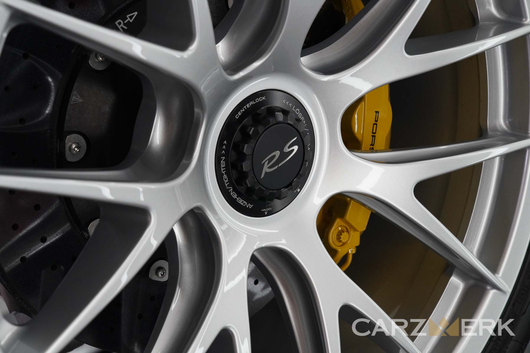 Porsche Magnesium Wheel in silver finish and Yellow PCCB - Rear