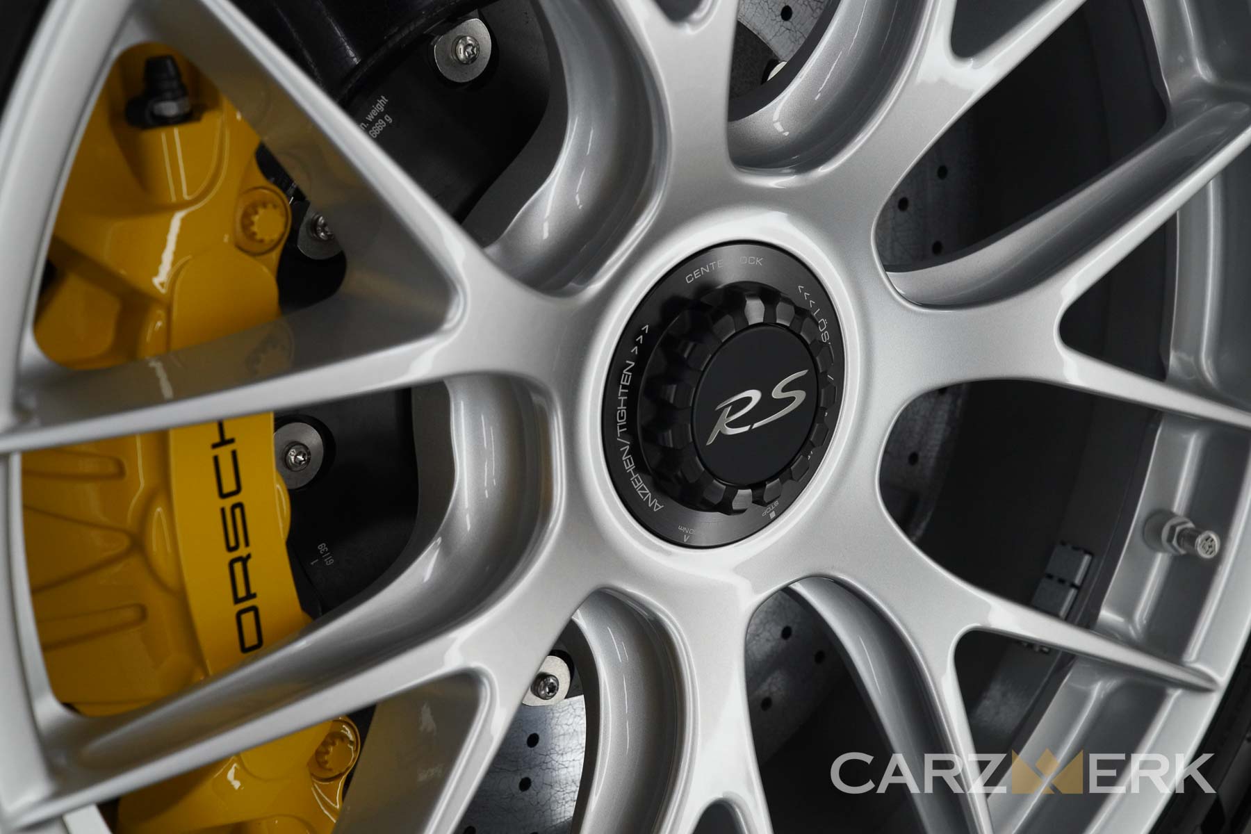 Porsche Magnesium Wheel in silver finish and Yellow PCCB - Front