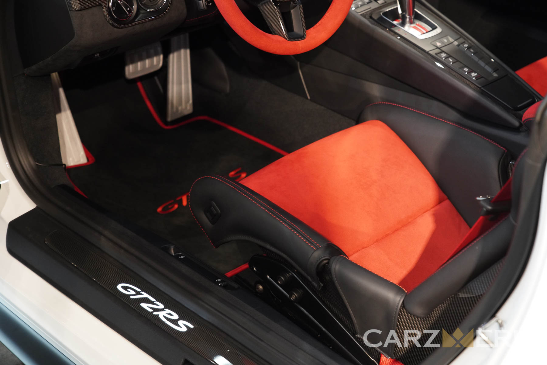 2018 Porsche GT2RS - White C9A - Carbon Fiber Bucket Seat with Red Alcantara Insert