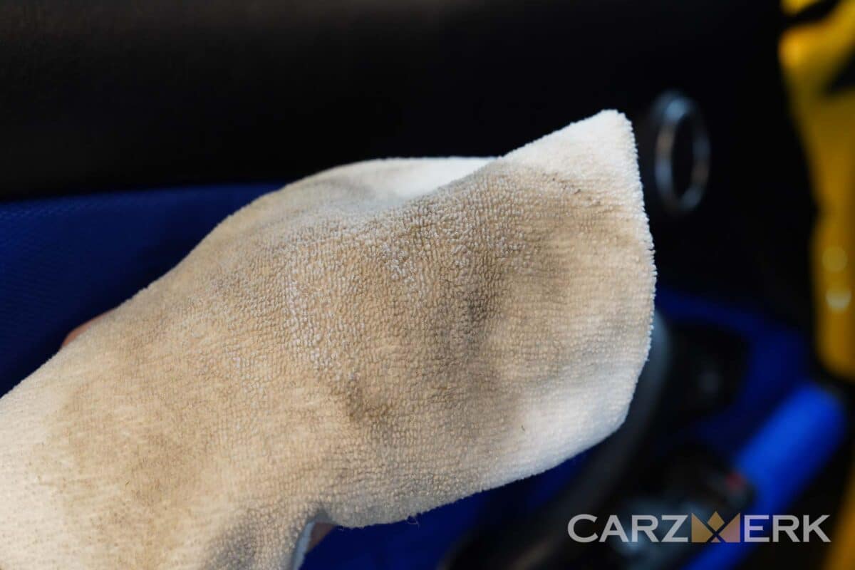 Why we use white microfiber towels to clean interior so it can show the dirt