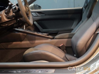 Porsche 992 4GTS Aventurine Green 68