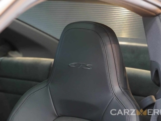 Porsche 992 4GTS Aventurine Green 69