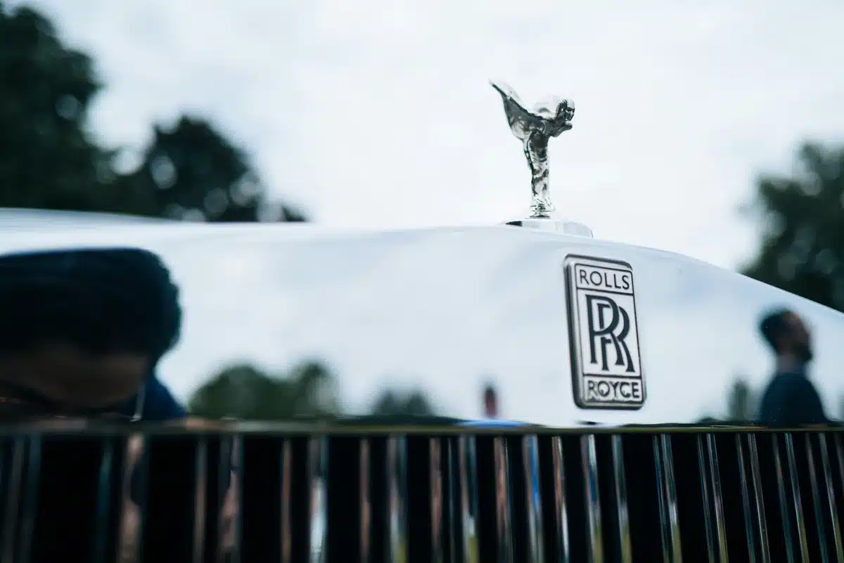 A Rolls Royce logo on the front of a car. Rolls Royce is the most expensive car in the world 2024.