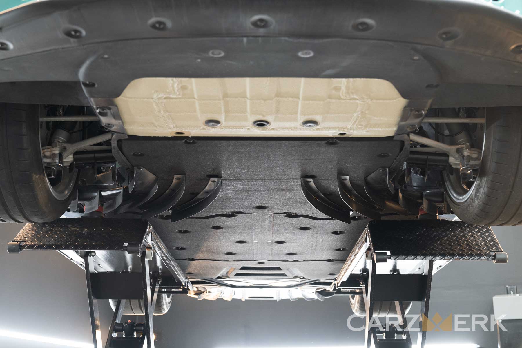 Let's get the undercarriage clean up for the Werk Reunion !